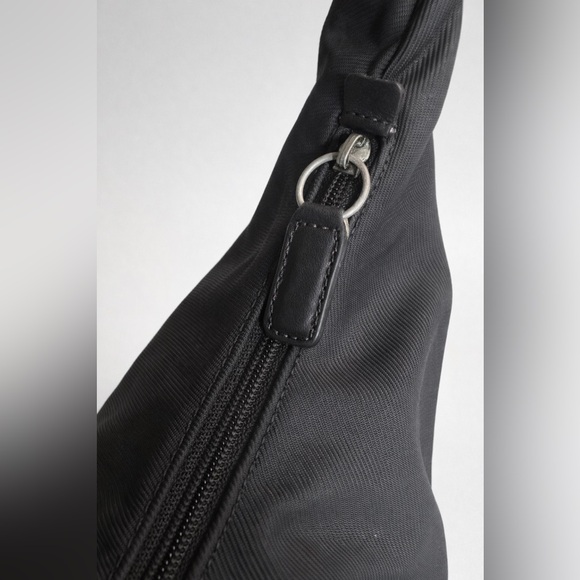 Vintage COACH 7423 Nylon Shoulder Bag |  Hobo Tote | Minimalist Coach Purse - Picture 3 of 6